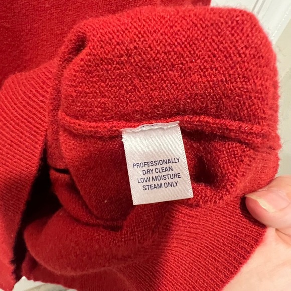 Club Room Mens Red 100% Fine Cashmere V Neck Sweater Size M - Picture 3 of 7